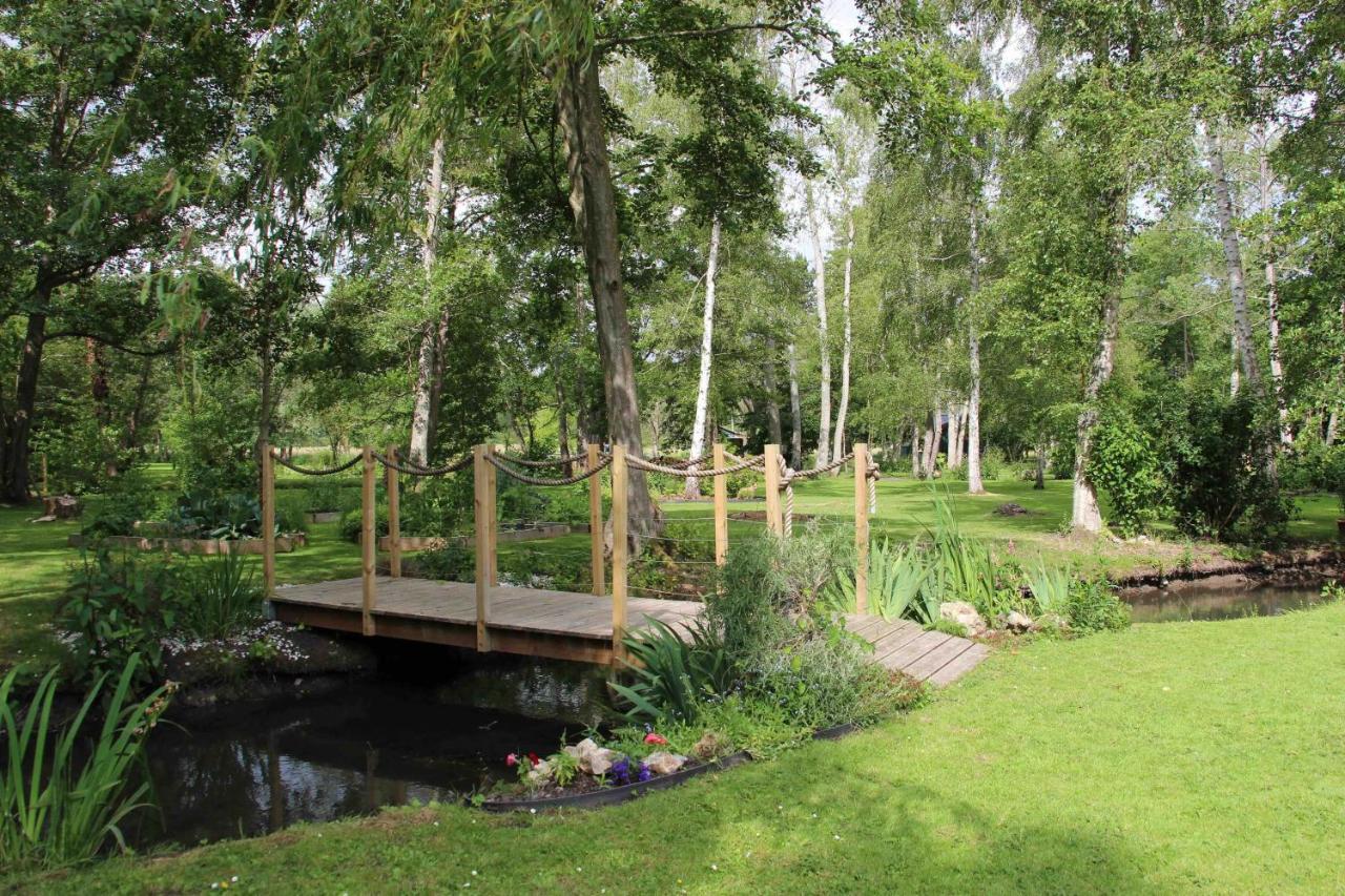 ホテル Le Moulin Fouret Saint-Aubin-le-Vertueux エクステリア 写真